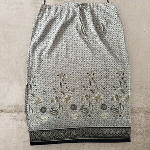 NWOT-Venezia Floral Patterned Grey/Black/Beige Skirt with slits.